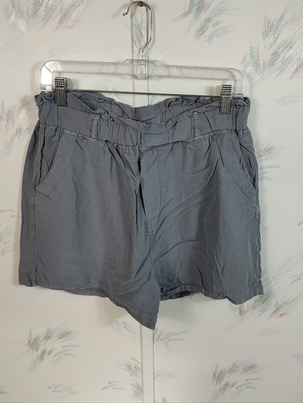 Thread & Supply Gray Paperbag Pull On Shorts L